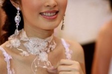 昌吉人妖皇后(中国富豪娶人妖皇后)