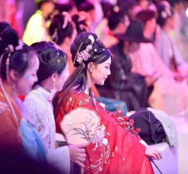 昌吉汉服模特兼职(想做汉服模特去哪里找)