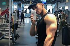 昌吉肌肉男模(肌肉男模拟器)