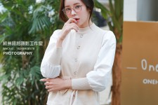 昌吉兼职模特被摄影师亲(兼职模特被摄影师亲了)