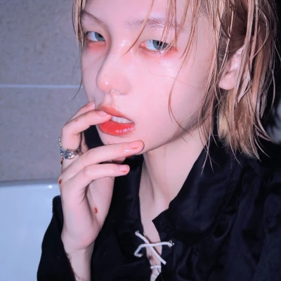昌吉伴游女生樱花漫舞的资料